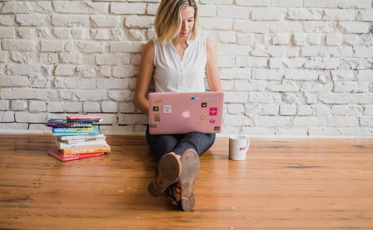 Influencer, writing, girl, woman, typing, on computer, content marketing, typing on floor, written, words, handwriting, brown computer, brown laptop, brown marketing, brown writing