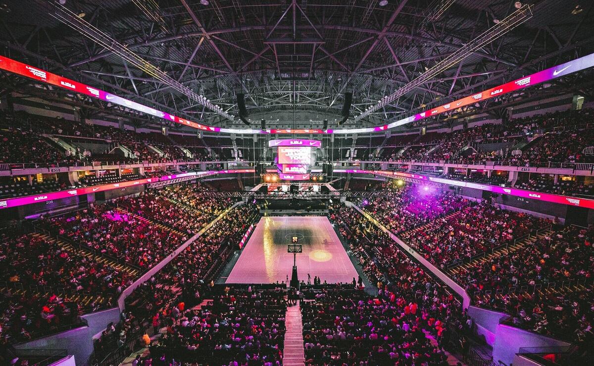 people inside the basketball court