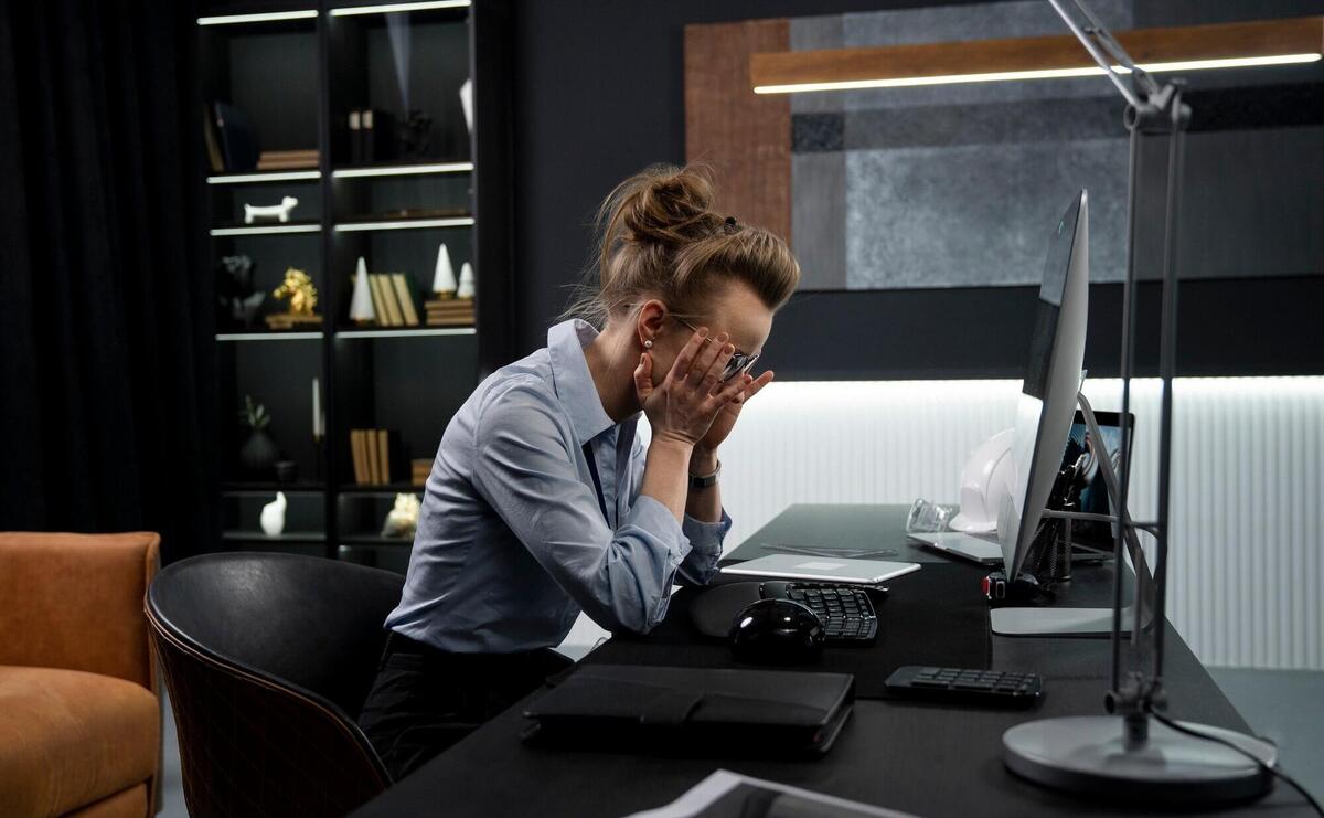 Medium shot tired woman at work