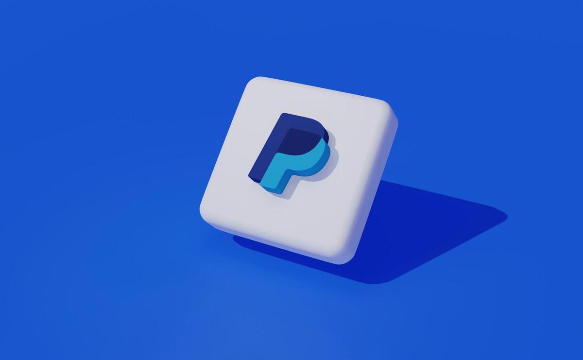 a white square with a blue p on it