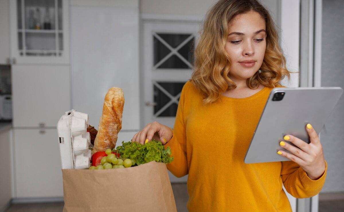 Courier delivering groceries home